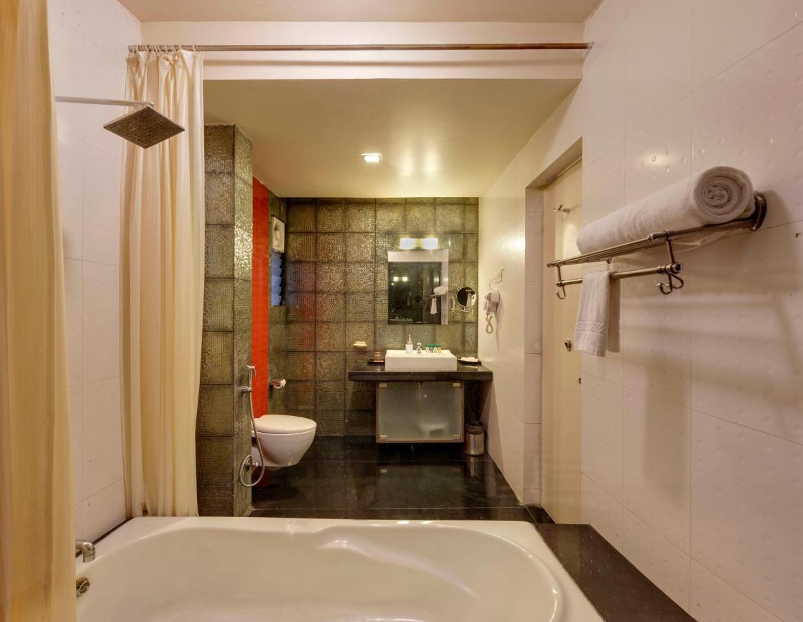 Regenta Place Raysons Kolhapur Zewnętrze zdjęcie